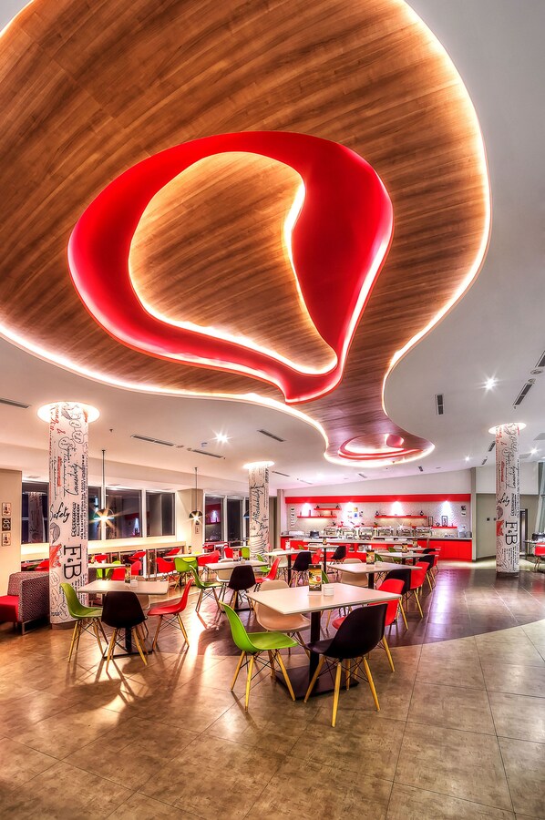 International cuisine, ocean views 