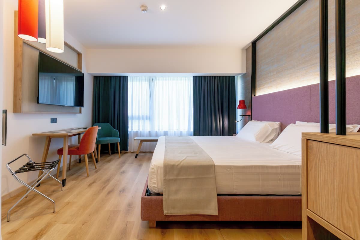 Standard Double or Twin Room, 1 Double or 2 Twin Beds | Minibar, in-room safe, desk, soundproofing