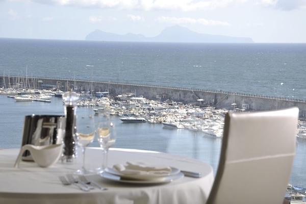 Abendessen, lokale Küche, Blick aufs Meer
