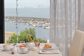 Daily continental breakfast (EUR 8 per person) - Hotel Poseidon (Torre del Greco)