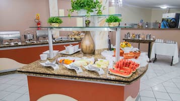 Café da manhã, almoço e jantar