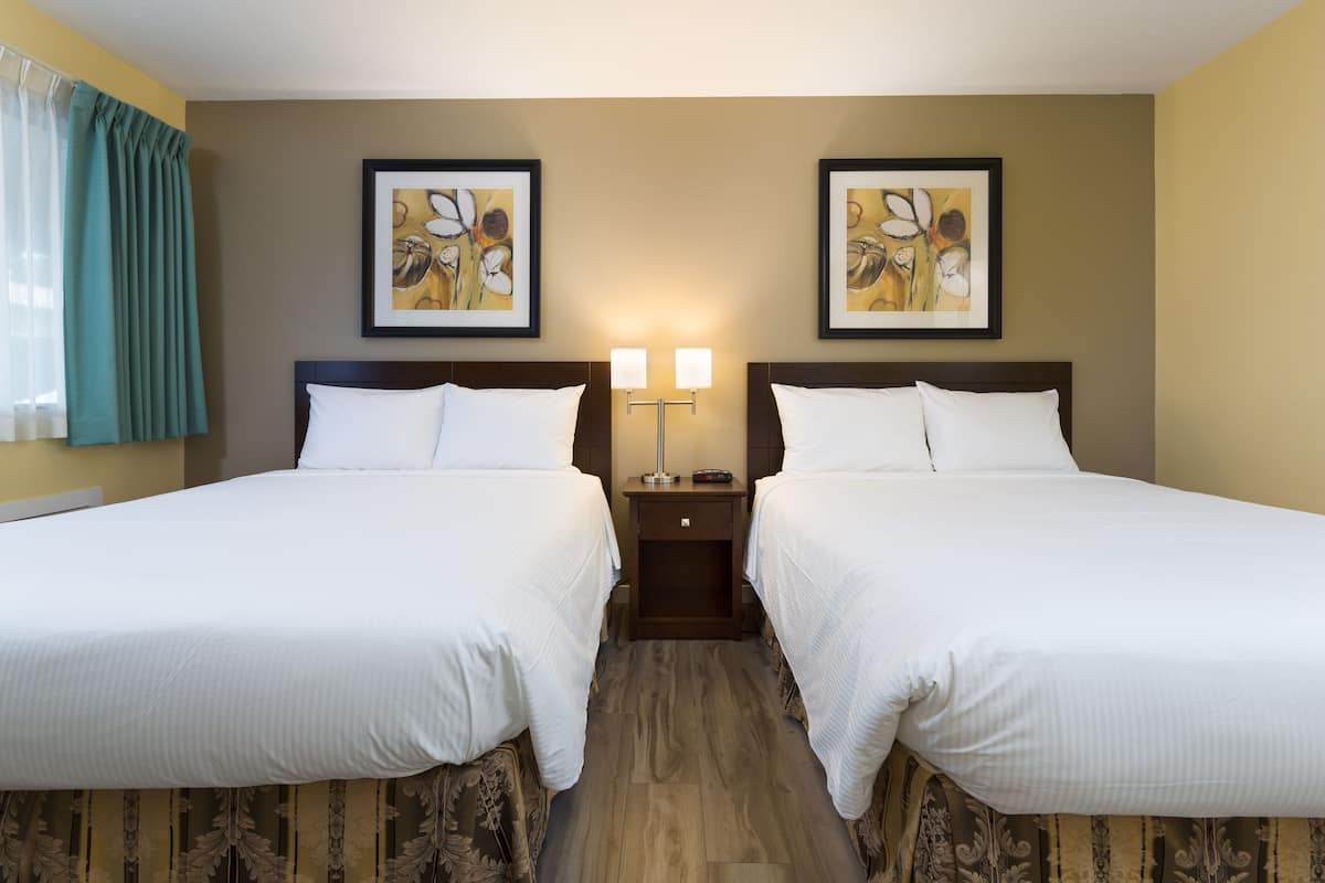 Studio, 2 Queen Beds, Kitchenette