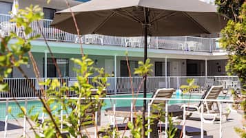 Indoor pool, seasonal outdoor pool, pool loungers