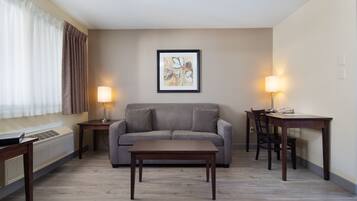 Deluxe Suite, 1 Bedroom, Kitchen | 1 bilik tidur, meja, Wi-fi percuma, cadar katil