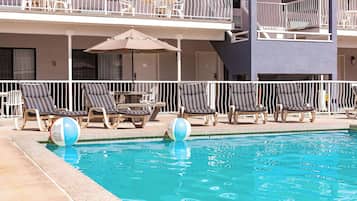 Indoor pool, seasonal outdoor pool, sun loungers