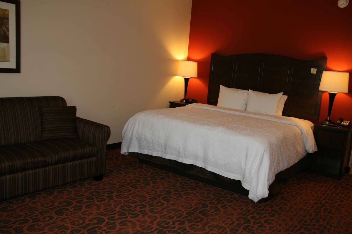 King with Sofa Bed | 客房内保险箱、遮光窗帘、熨斗/熨衣板、免费婴儿床