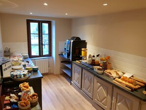 Daily buffet breakfast (EUR 11 per person)