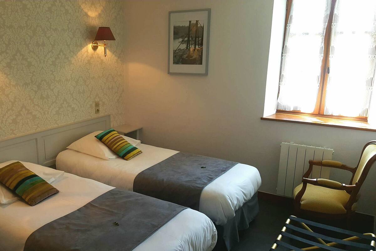 Premium bedding, soundproofing, iron/ironing board, free WiFi