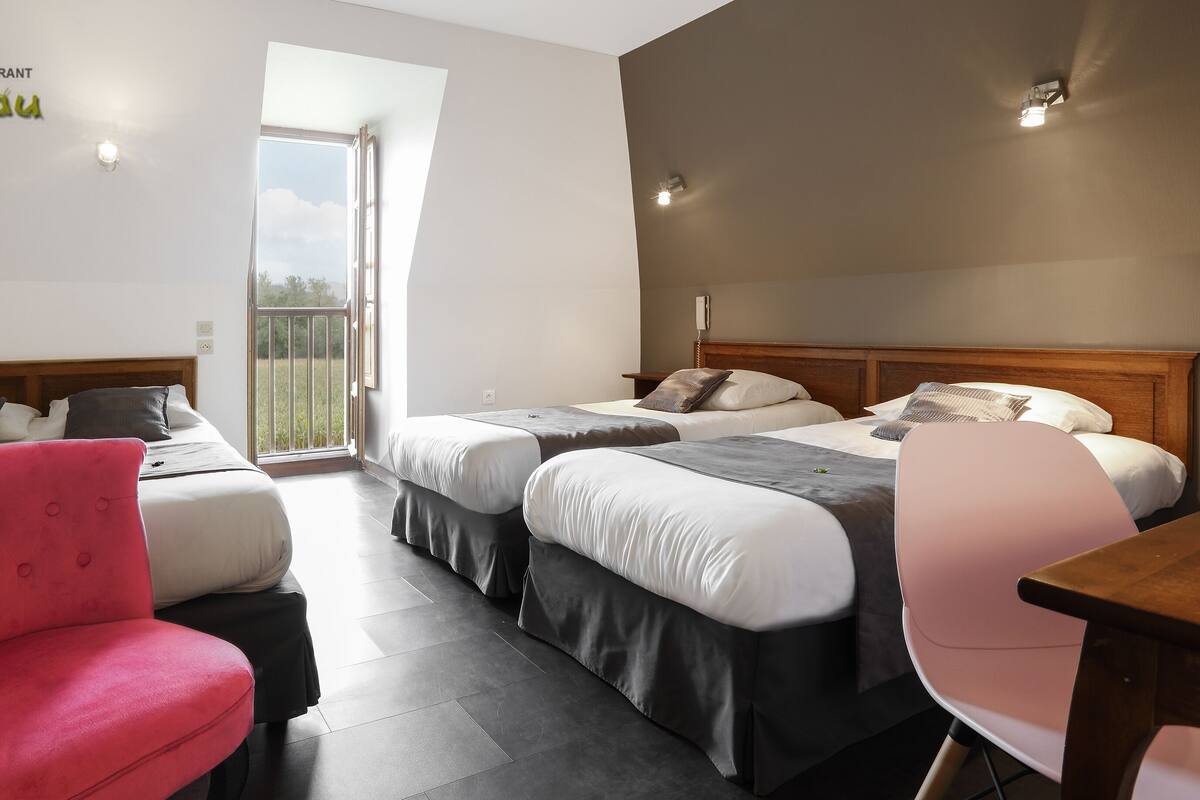 Premium bedding, soundproofing, iron/ironing board, free WiFi