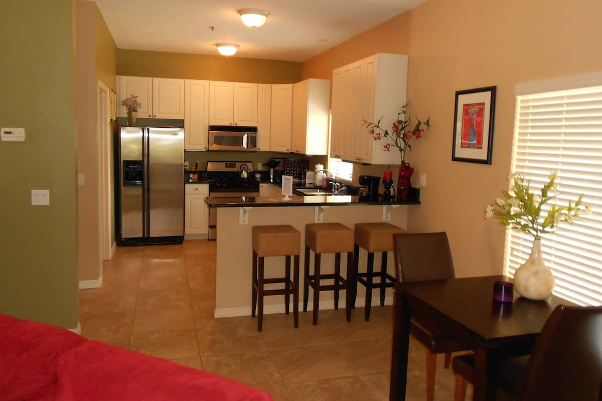 Comfort Condo, 2 Bedrooms, Golf View | Private kitchen | Full-size fridge, microwave, dishwasher, coffee/tea maker