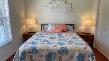 Comfort-Apartment, 2 Schlafzimmer, Blick auf den Golfplatz | Individuell dekoriert, individuell eingerichtet, Bügeleisen/Bügelbrett