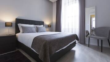 Apartamento, 2 habitaciones | Sistema de insonorización, tabla de planchar con plancha, wifi gratis