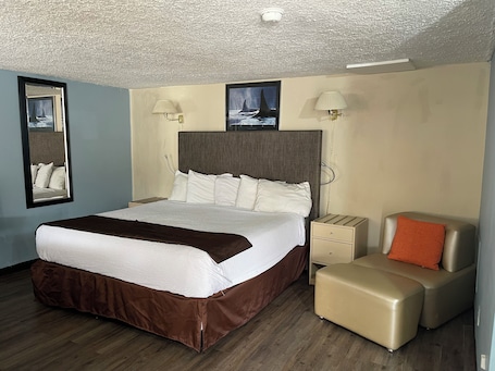 Standard Room, 1 King Bed | Free WiFi, bed sheets