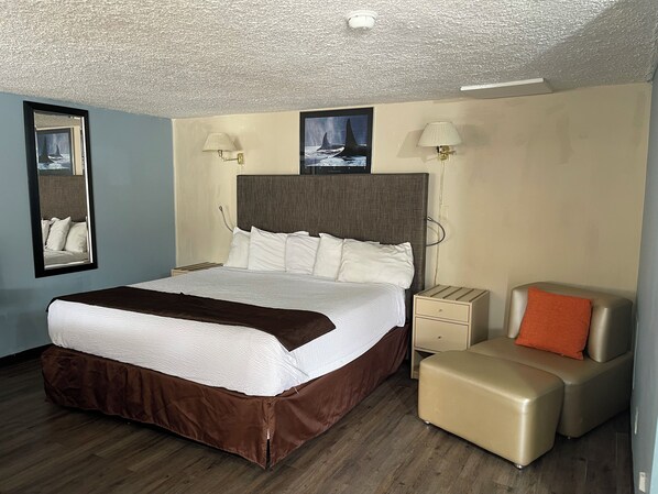 Standard Room, 1 King Bed | Free WiFi, bed sheets - Safari Motel (Nephi)