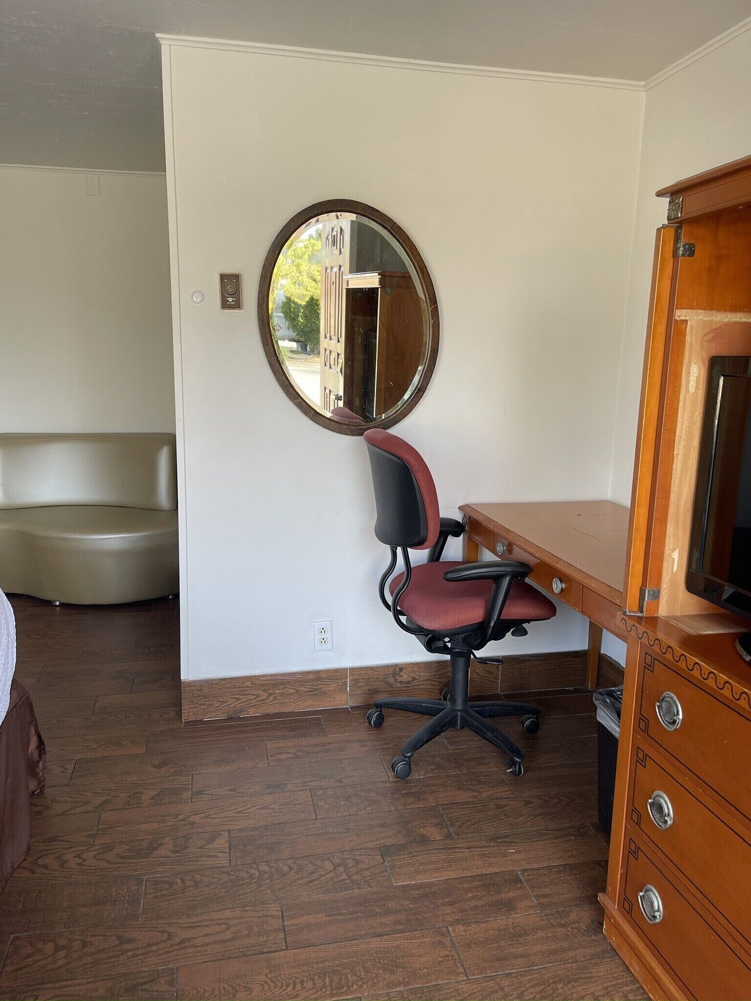 Standard Room, 1 King Bed | Free WiFi, bed sheets