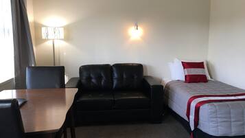 Ferros/tábuas de passar roupa, Wi-Fi de cortesia, roupa de cama