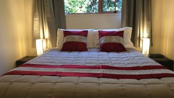 Iron/ironing board, free WiFi, bed sheets