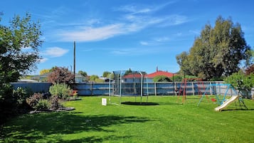 Leiksvæði fyrir börn – utandyra