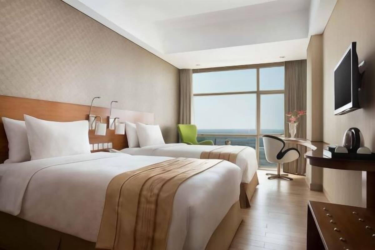 Premium bedding, minibar, in-room safe, desk