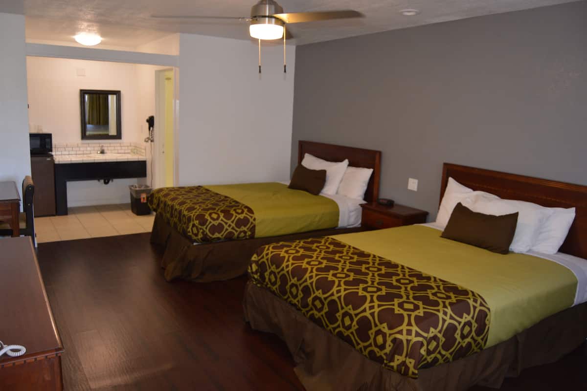 Room | 1 bedroom, desk, iron/ironing board, free WiFi