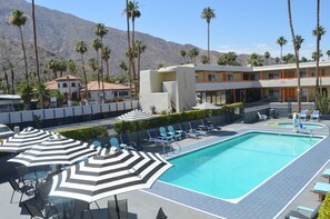 Outdoor pool - Musicland Hotel (Palm Springs)