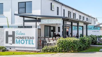 A building with a sign for 'Ballina Homestead Motel' and 'The Corner Coffee Food Catering.'