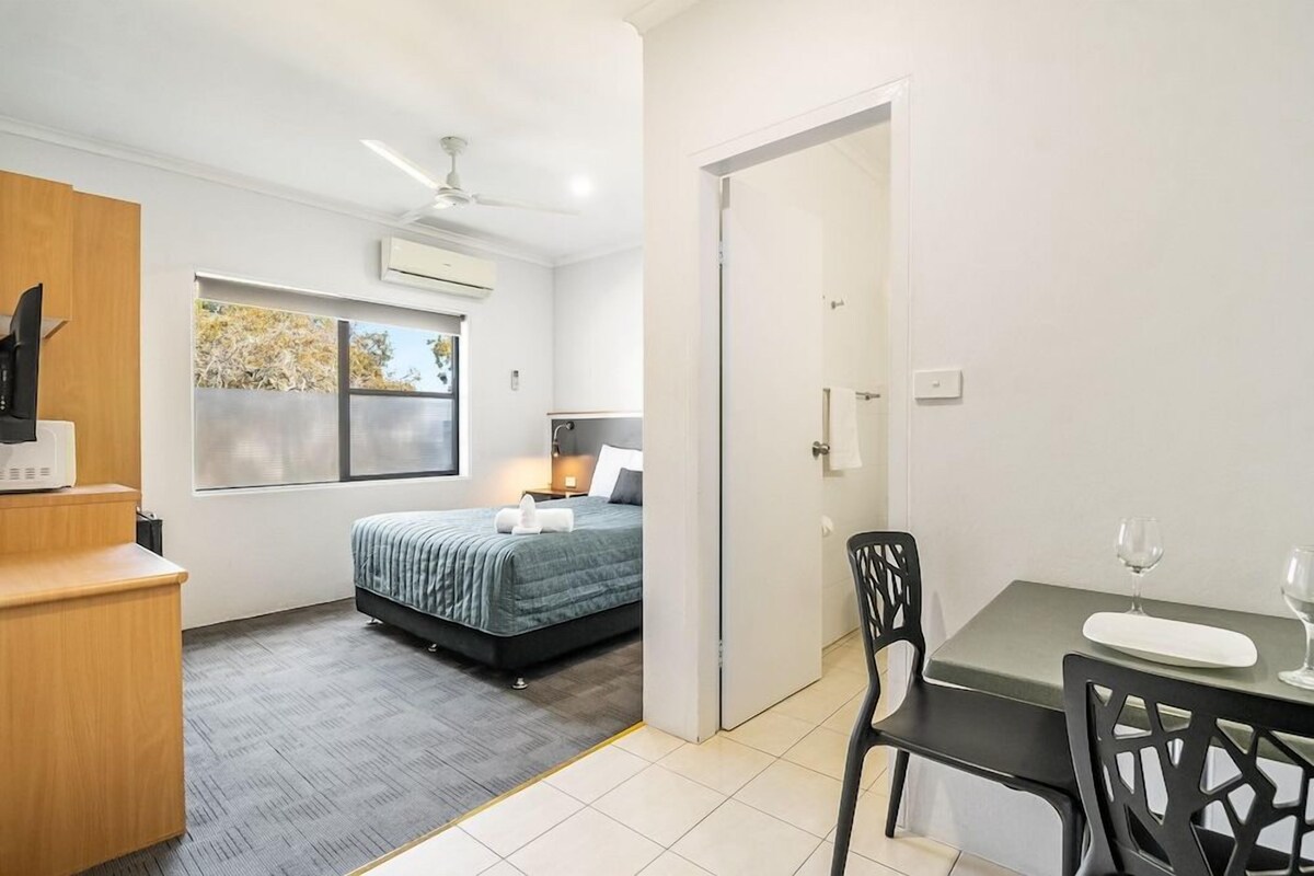 Premium bedding, iron/ironing board, WiFi (free), individually decorated
