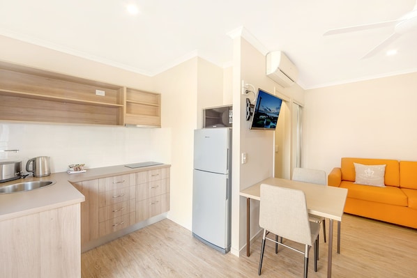 Appartement, 1 chambre | Cuisine privée | Réfrigérateur dans l'espace commun, micro-ondes dans l'espace commun