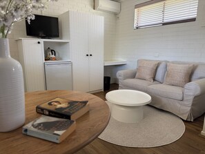 Premium Queen | Free WiFi, bed sheets