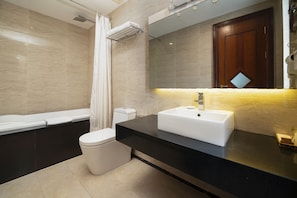 Senior Room | Bathroom | Deep-soaking bathtub, rainfall showerhead, free toiletries, hair dryer