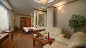 Suite | 1 bedroom, minibar, in-room safe, desk