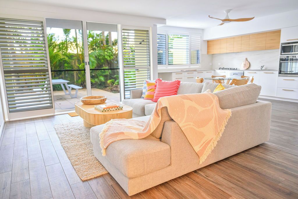 スタンダード アパートメント 2 ベッドルーム | リビング エリア | プラズマテレビ、DVD プレーヤー