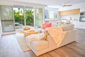 2 Bedroom Standard Apartment | Living area | Plasma TV, DVD player - Grandview Apartments Ballina (East Ballina)