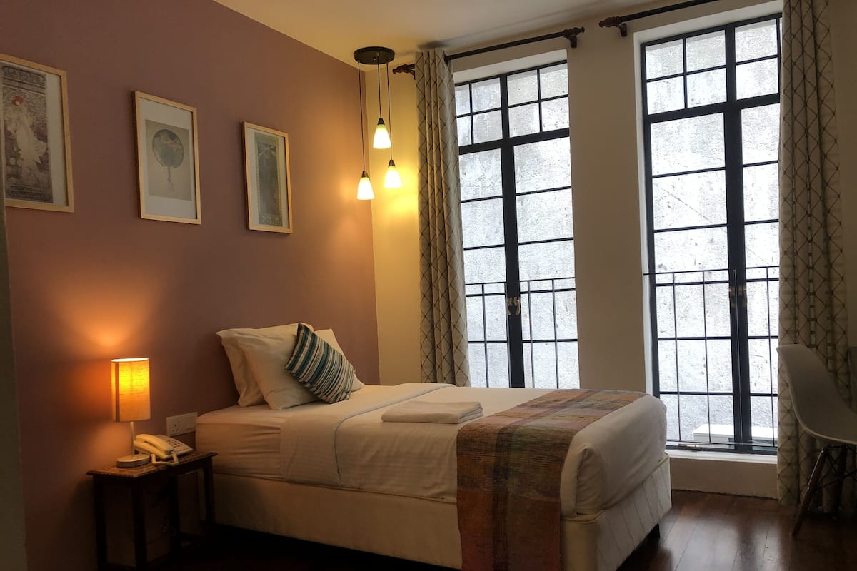 1 slaapkamer, luxe beddengoed, een kluis op de kamer, een bureau
