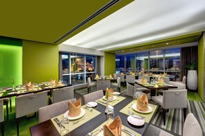 Petit déjeuner buffet servi tous les jours en supplément