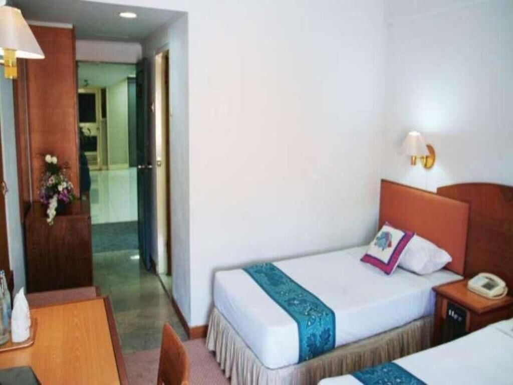 Minibar, escritorio y wifi gratis 