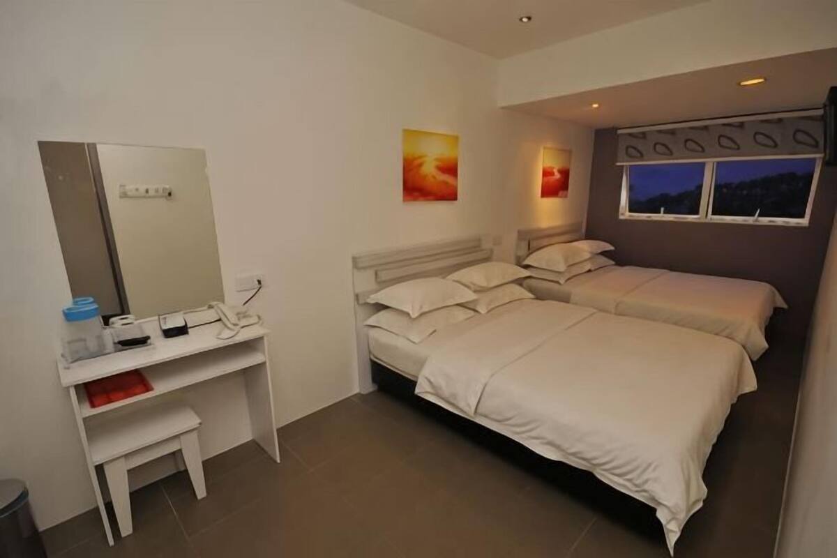 Escrivaninha, Wi-Fi de cortesia, roupa de cama
