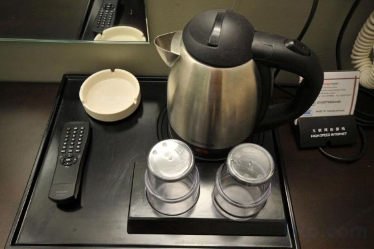Kopi dan/atau alat penyeduh kopi