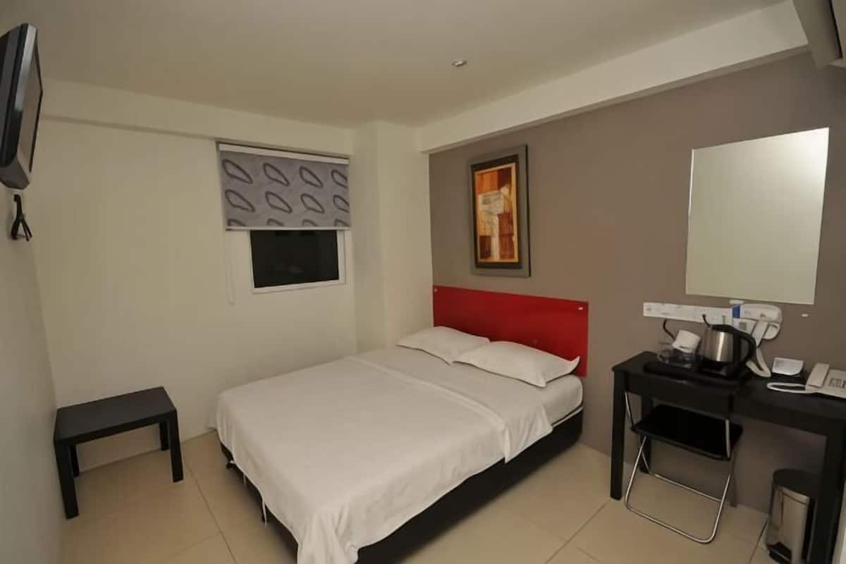 Escrivaninha, Wi-Fi de cortesia, roupa de cama
