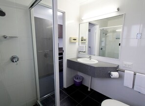 Executive Twin Room, Berbilang Katil | Bilik Mandi | Pancuran mandi, kelengkapan dandanan diri percuma, pengering rambut 