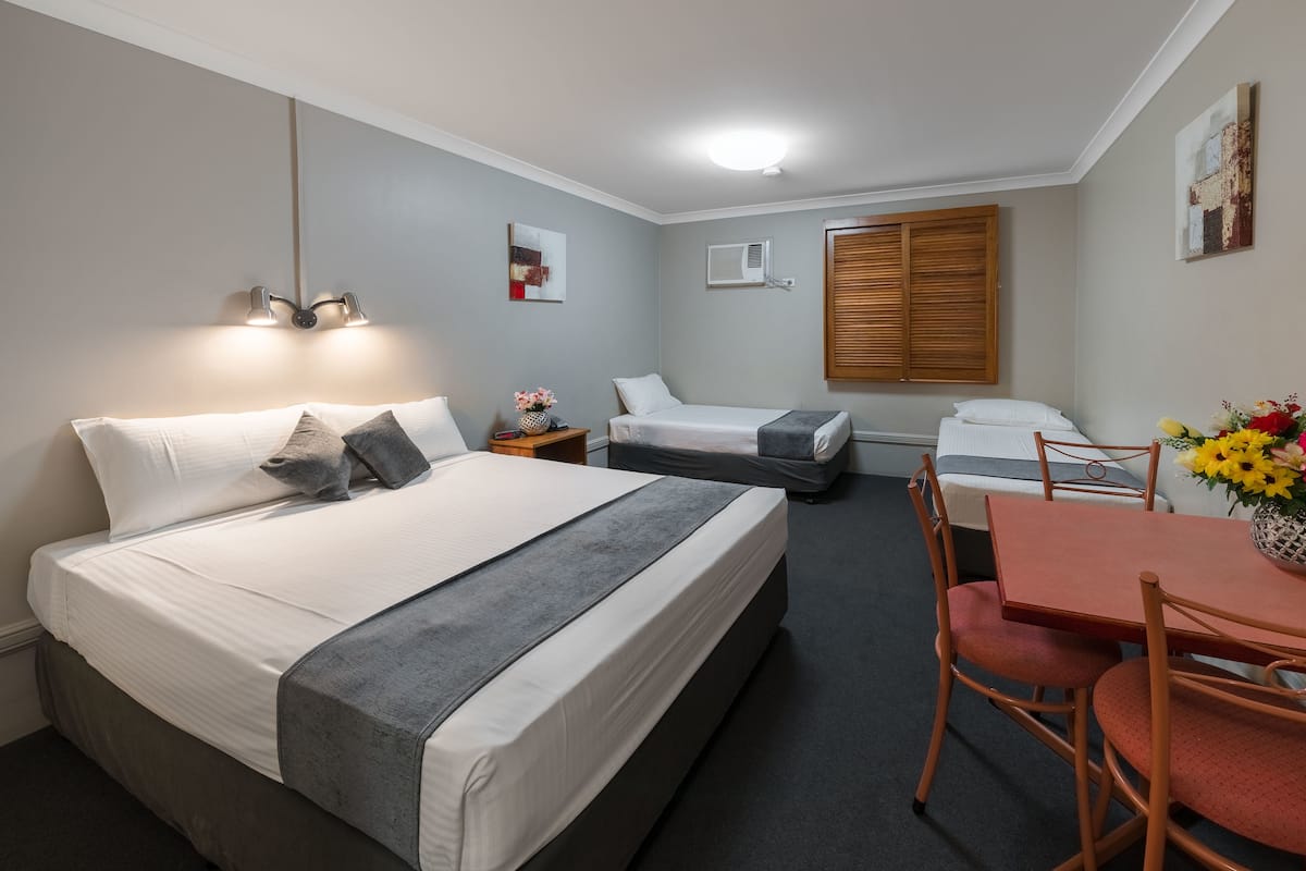 Iron/ironing board, free WiFi, bed sheets, wheelchair access