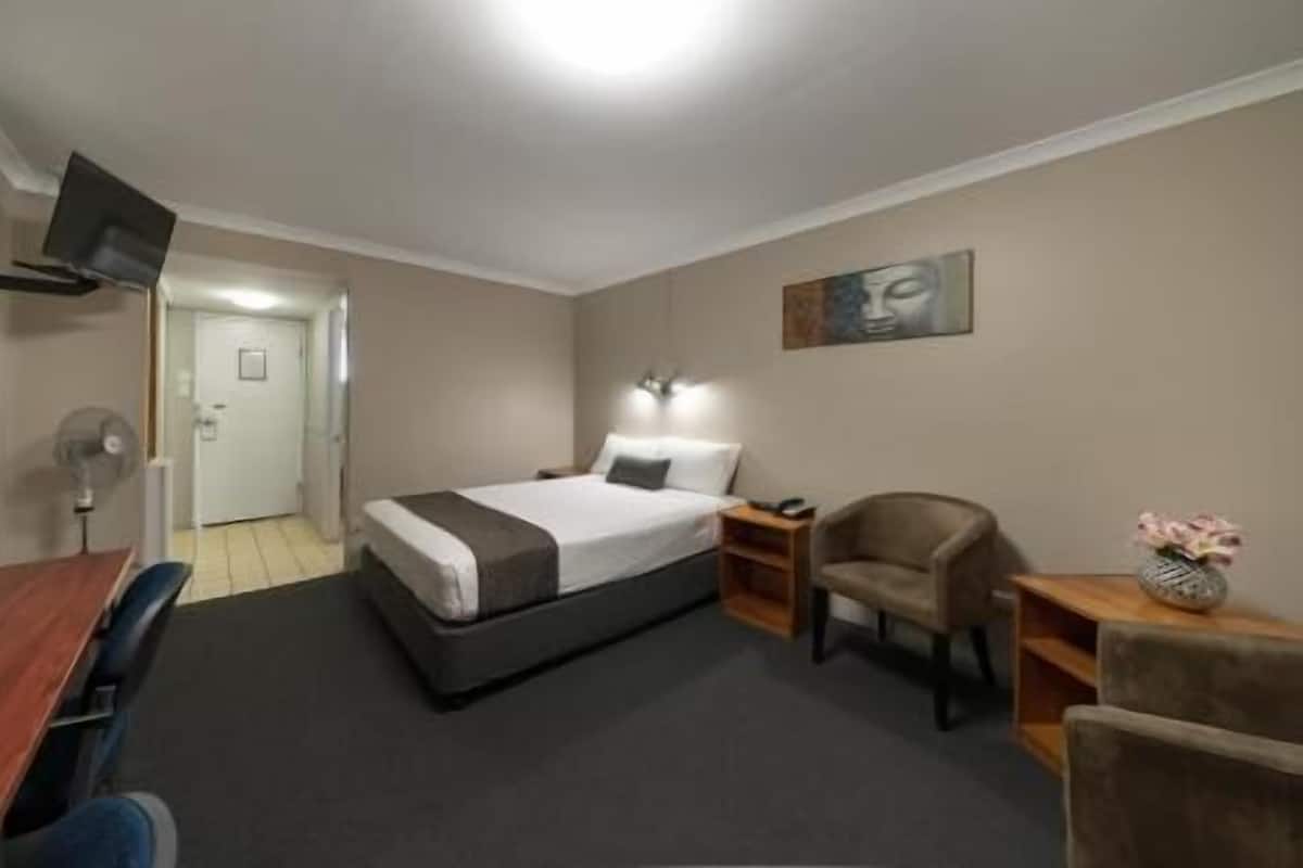 Iron/ironing board, free WiFi, bed sheets, wheelchair access