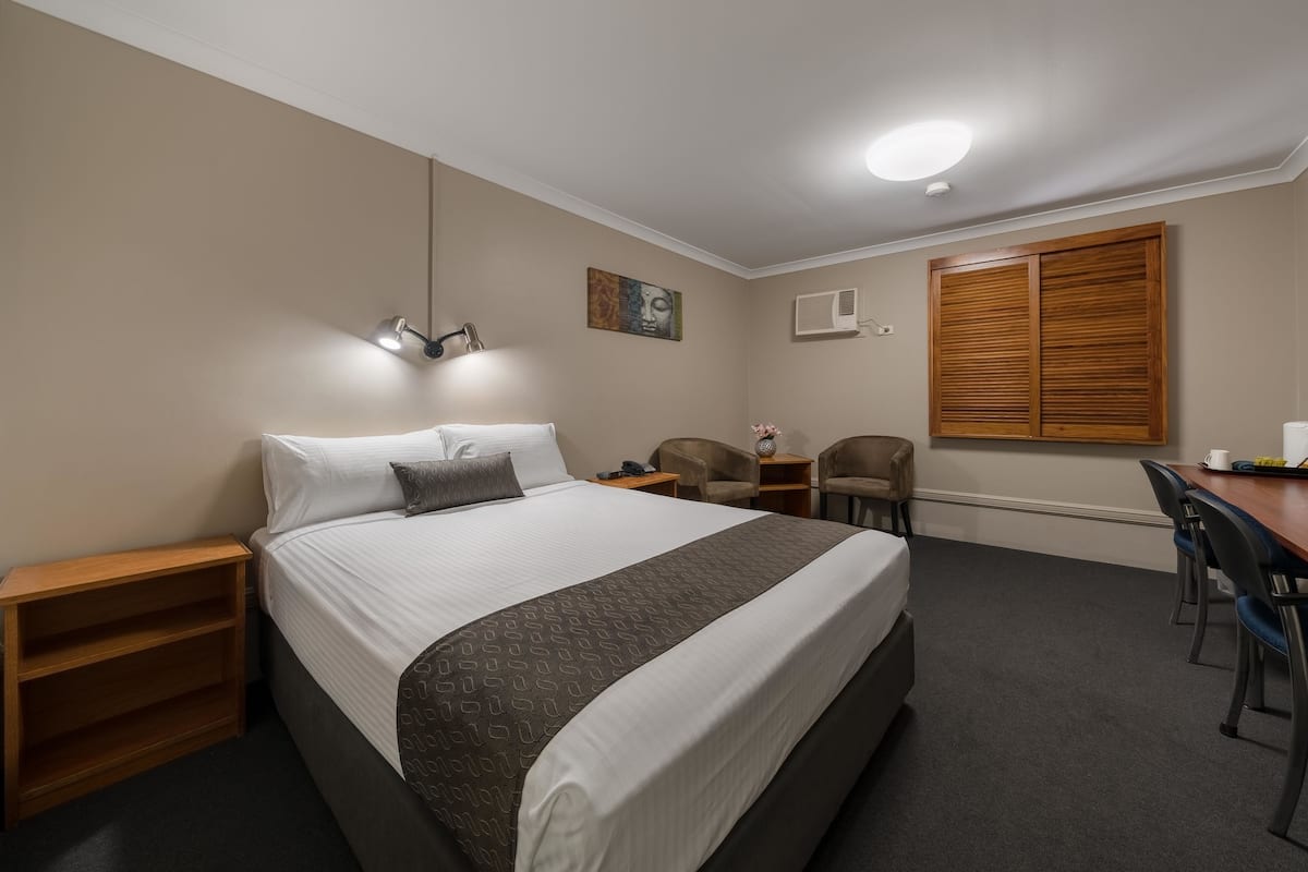Iron/ironing board, free WiFi, bed sheets, wheelchair access