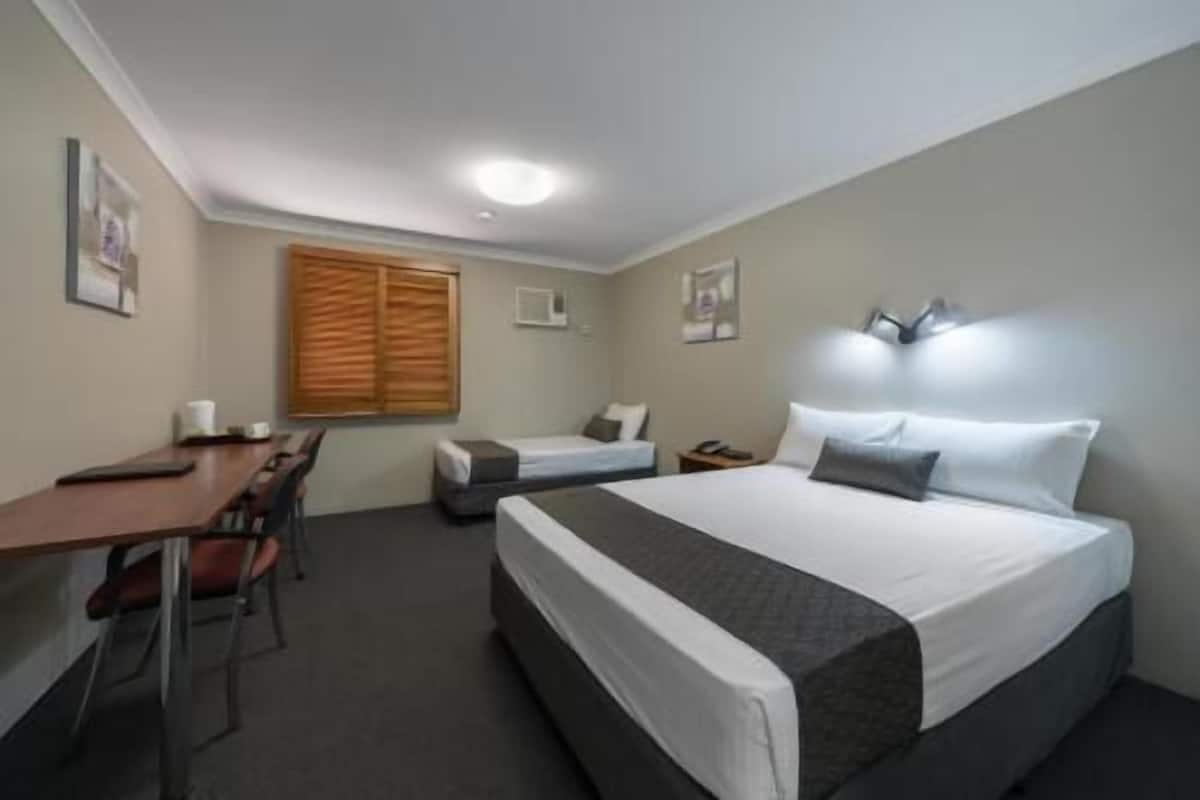 Iron/ironing board, free WiFi, bed sheets, wheelchair access
