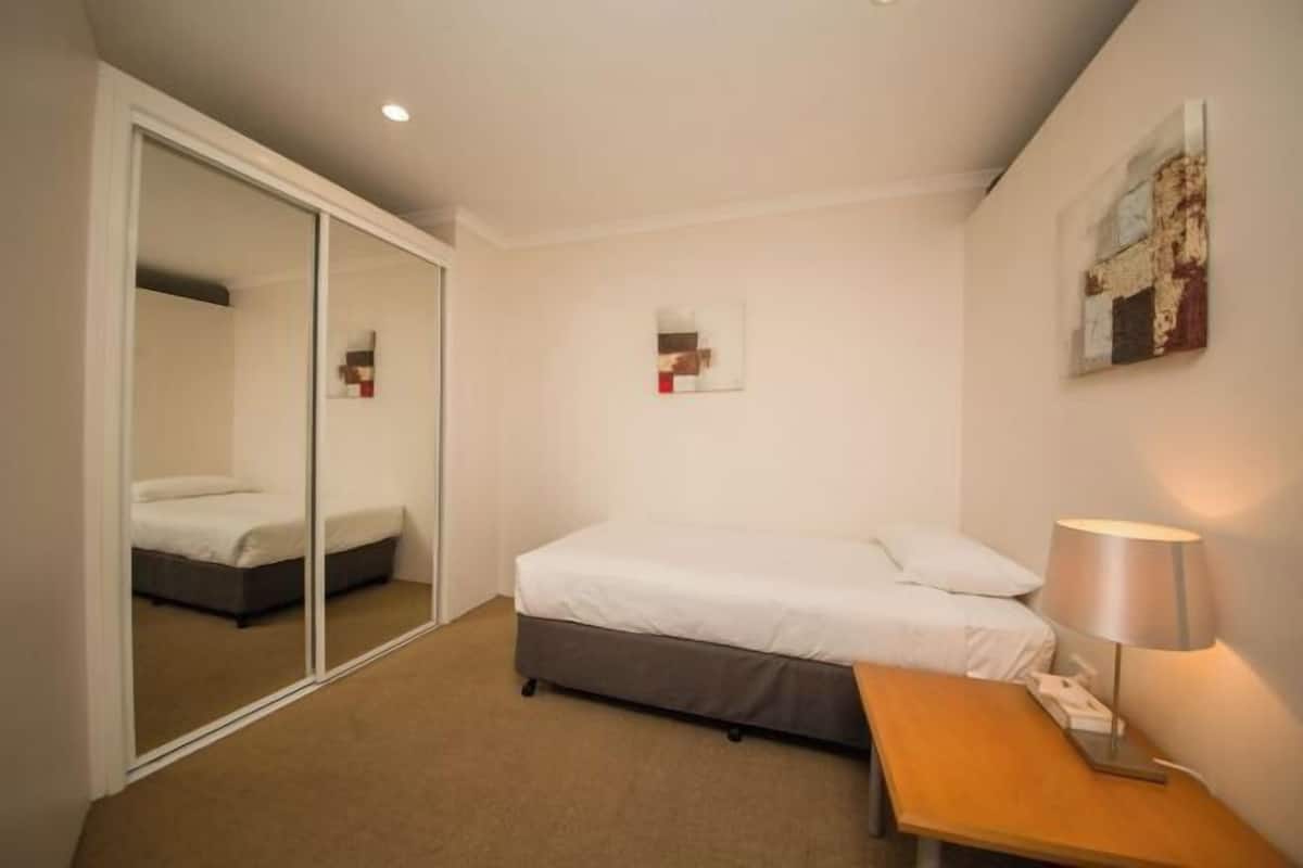 Iron/ironing board, free WiFi, bed sheets, wheelchair access