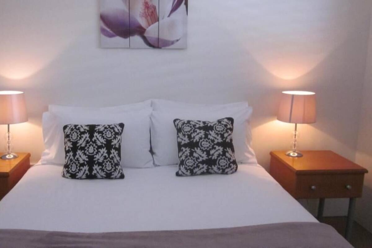 Iron/ironing board, free WiFi, bed sheets, wheelchair access