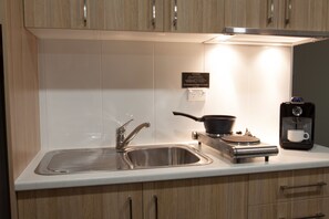 Fjölskylduherbergi | Einkaeldhúskrókur | Ísskápur, örbylgjuofn, kaffivél/teketill, rafmagnsketill