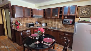 Estudio Deluxe | Sábanas de algodón egipcio y minibar