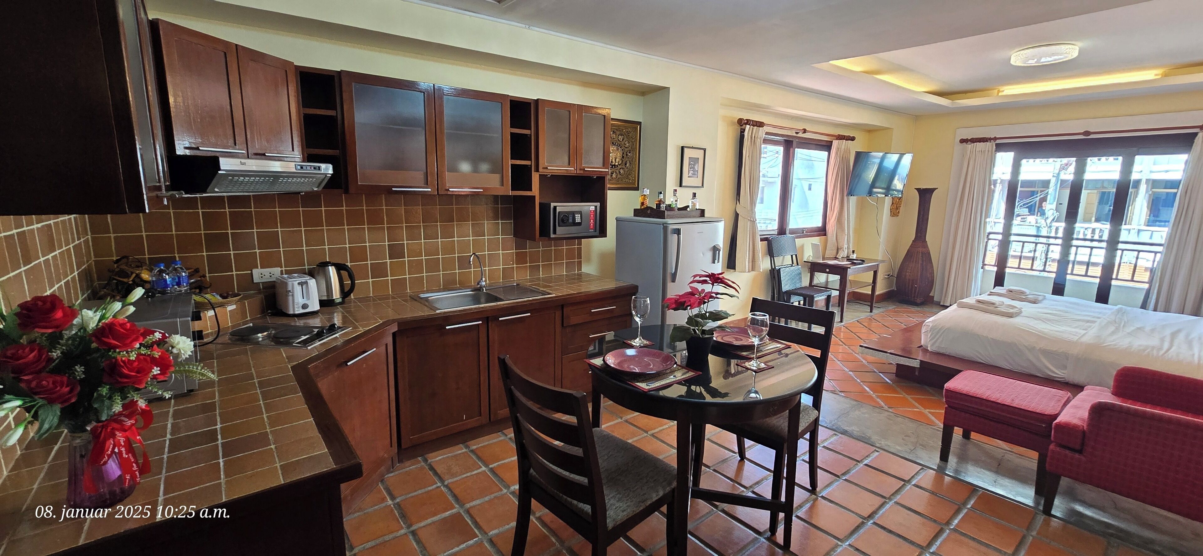 deluxe studio | egyptian cotton sheets, minibar, in-room safe, desk