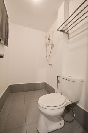 Quadruple Room | Bathroom | Shower, towels